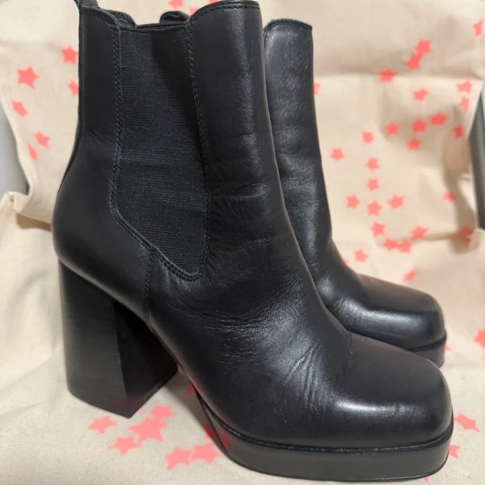Steve Madden Black Leather Platform Chelsea Block Heel Boots